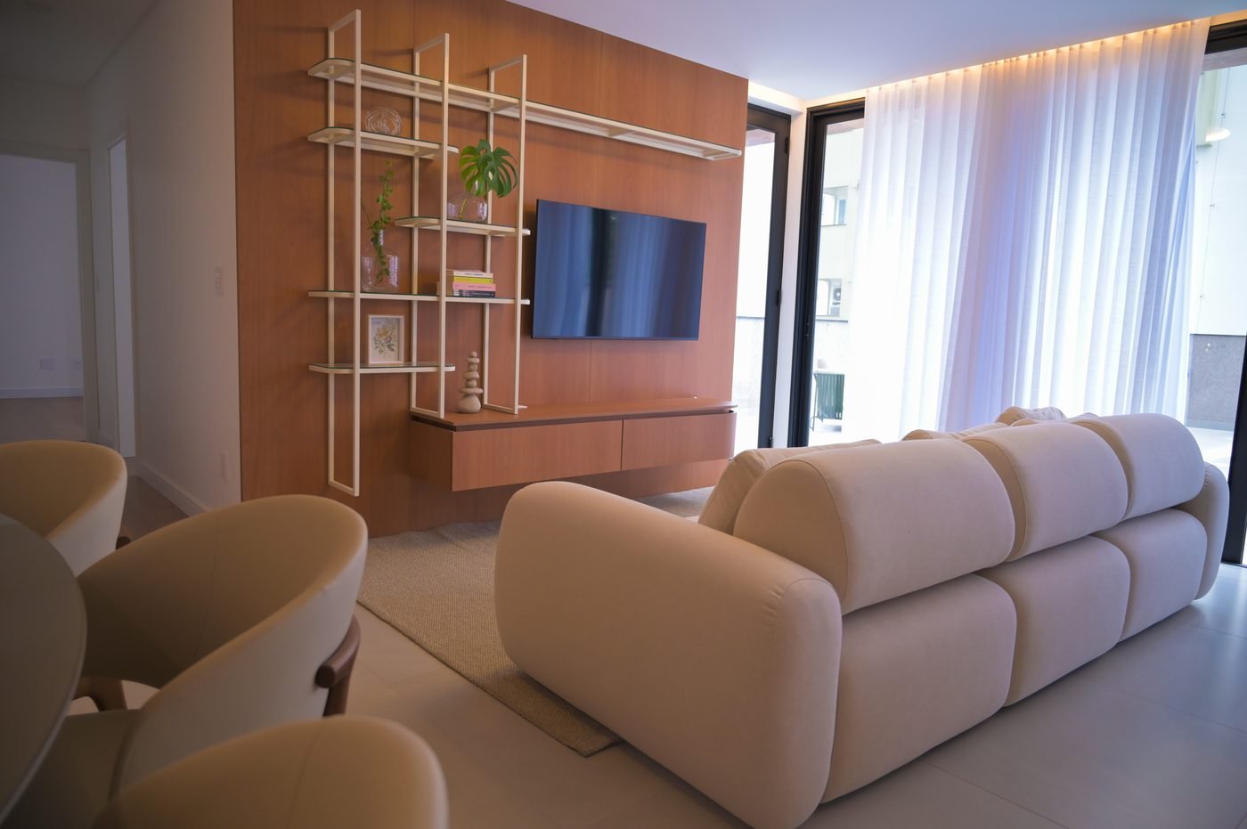 Ambiente íntimo do apartamento decorado do Chardonnay 297