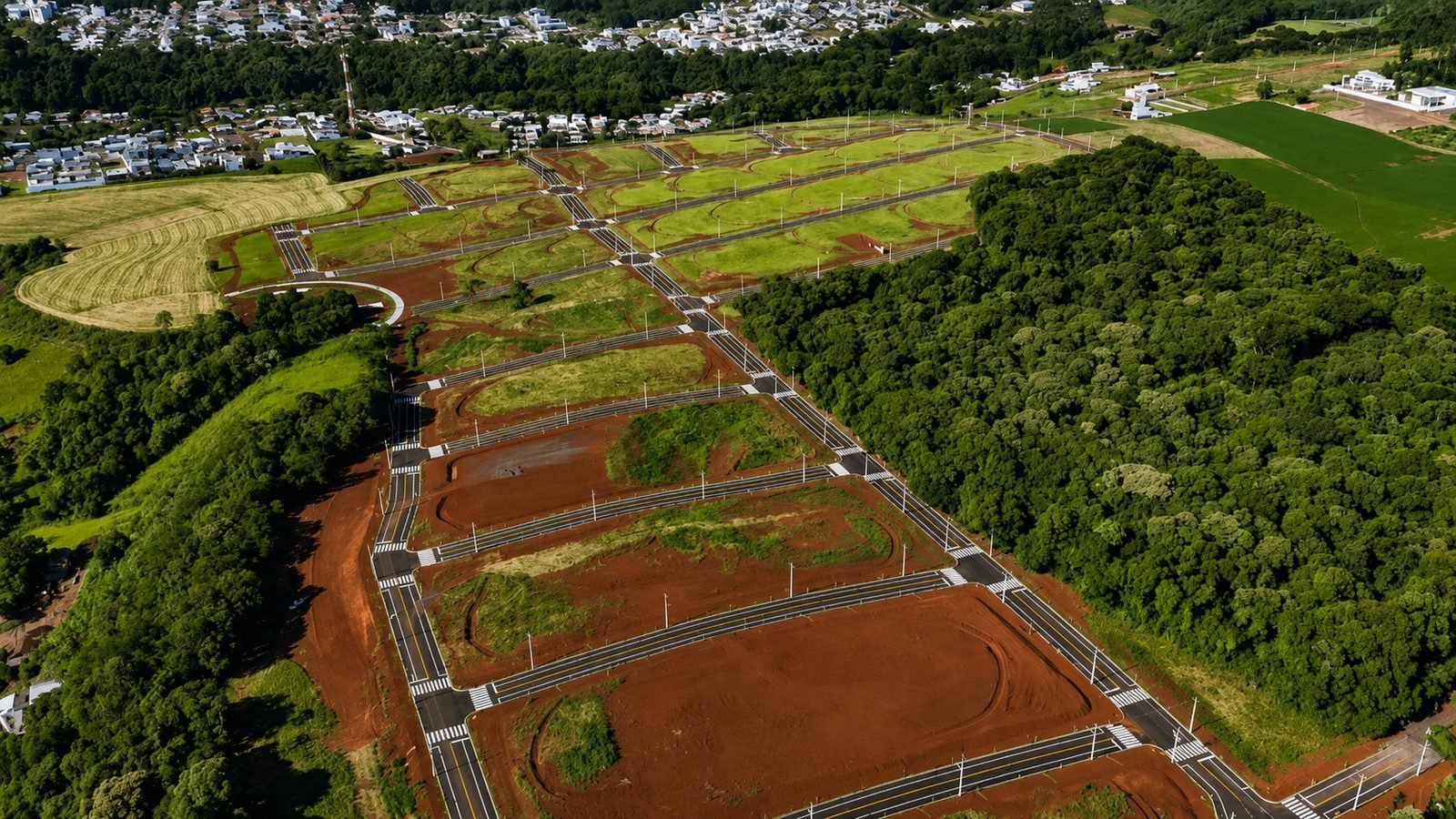 Loteamento Montebelo I com o centro de Pato Branco ao fundo