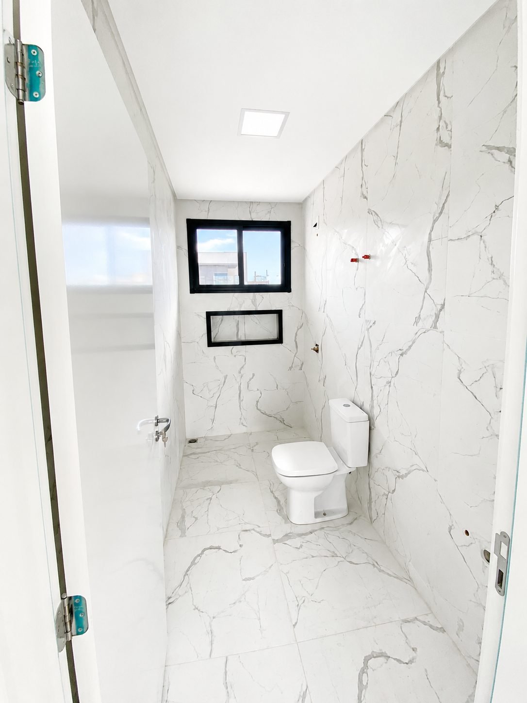 Residência Alto Padrão — Bairro Fraron, Pato Branco — banheiro em porcelanato